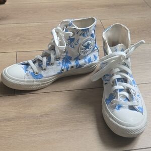 Converse CTAS High-top Sneakers in white and blue floral print Sz 6.5